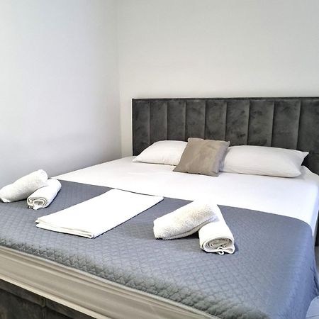 Rooms Vitoria On Joakim Square Poreč Exterior foto