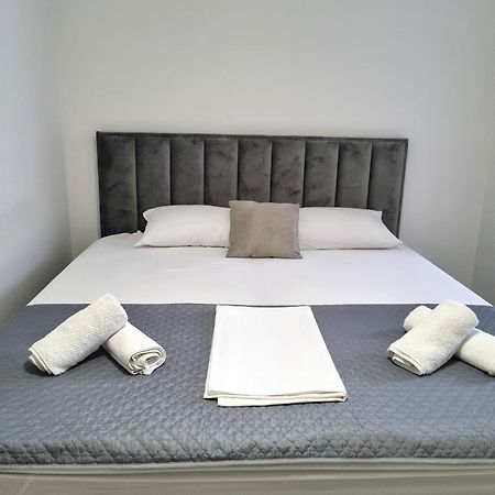 Rooms Vitoria On Joakim Square Poreč Exterior foto