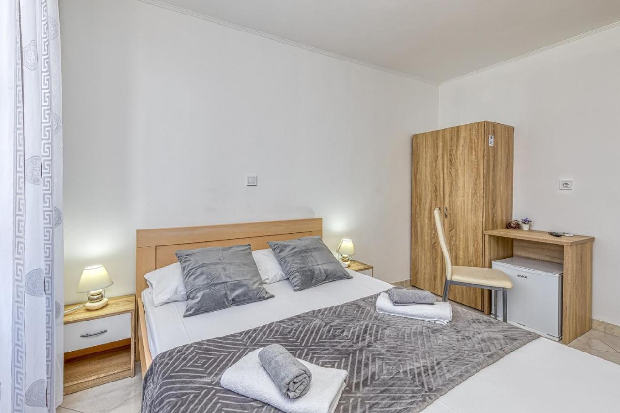 Rooms Vitoria On Joakim Square Poreč Exterior foto
